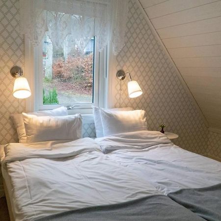 Anfasteroed Gardsvik - Badstugor Med Loft Ljungskile Εξωτερικό φωτογραφία