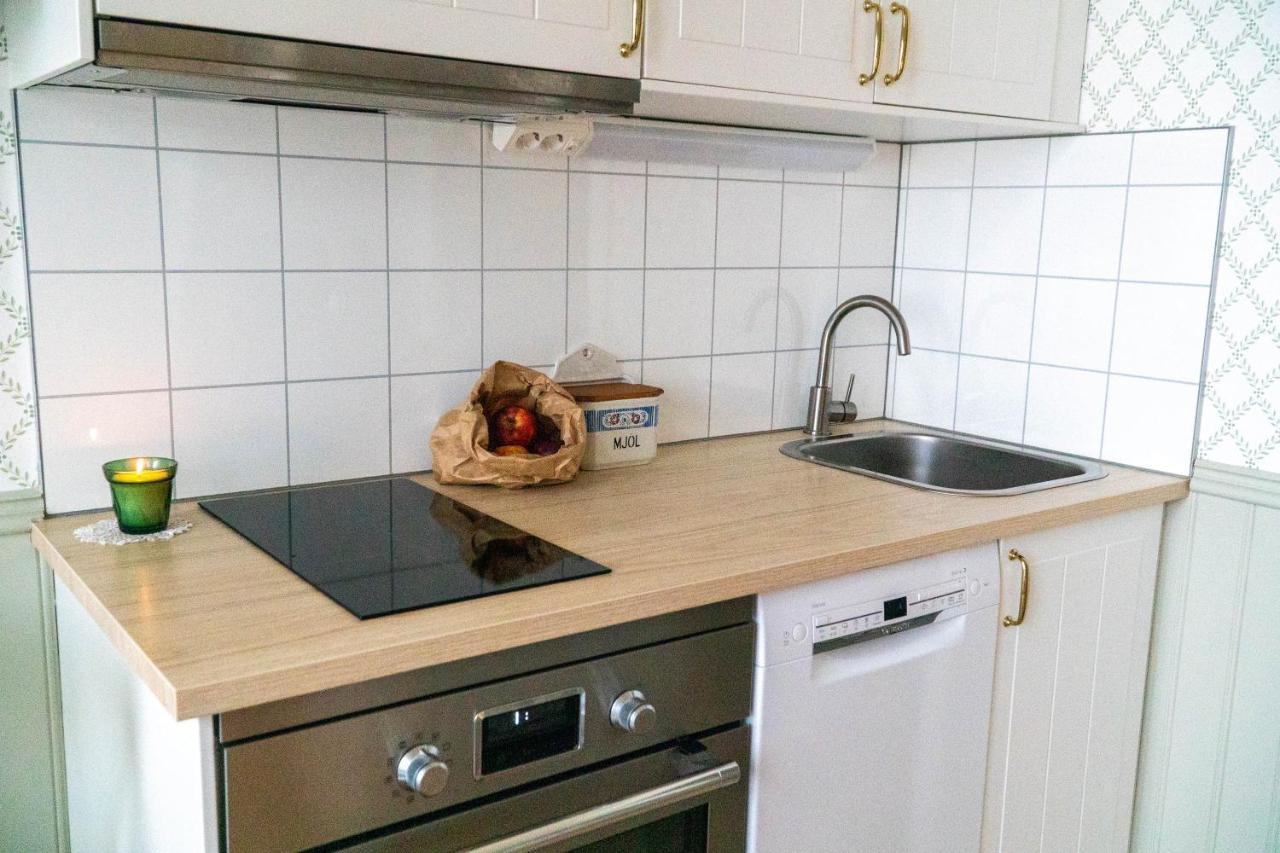 Anfasteroed Gardsvik - Badstugor Med Loft Ljungskile Εξωτερικό φωτογραφία