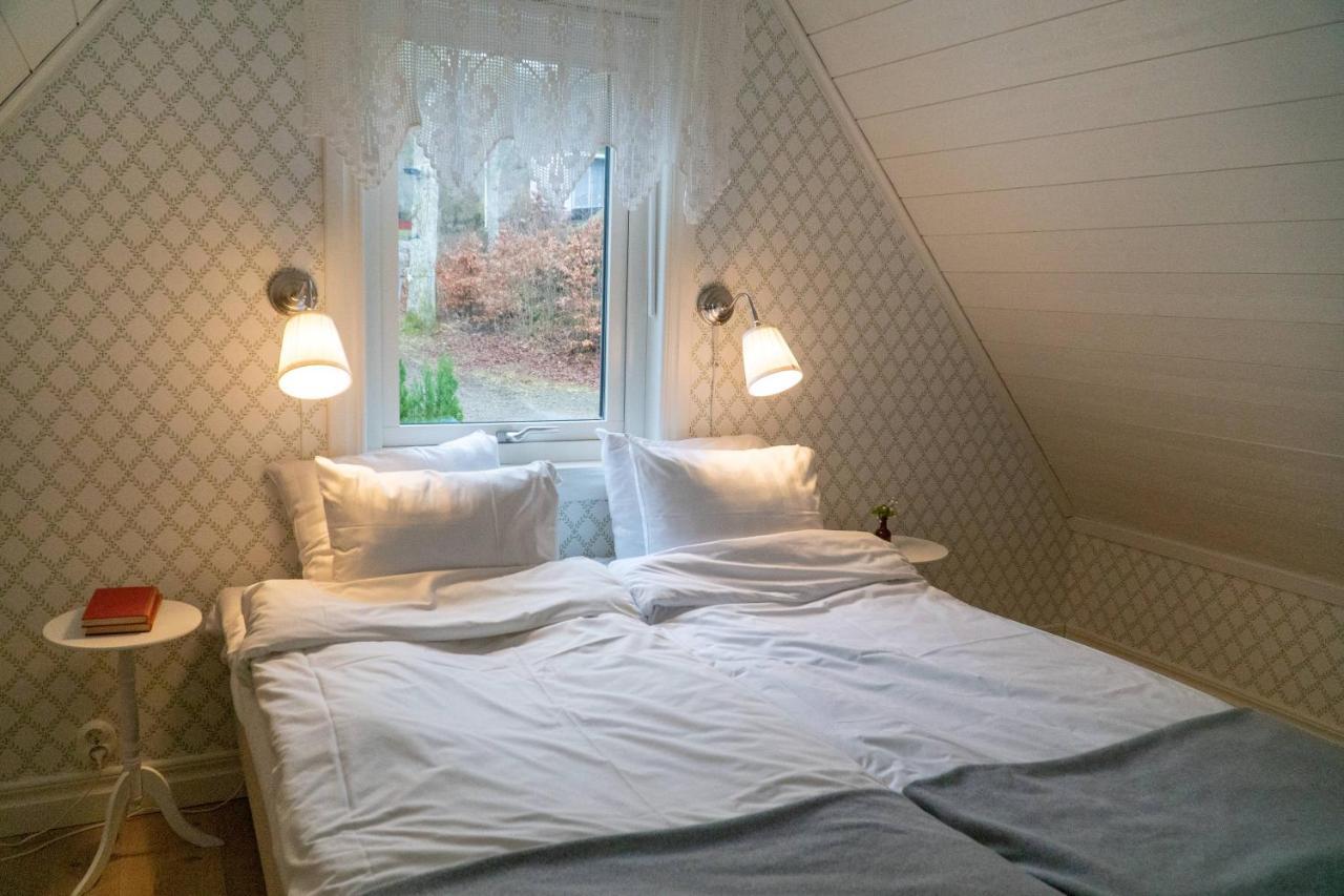 Anfasteroed Gardsvik - Badstugor Med Loft Ljungskile Εξωτερικό φωτογραφία
