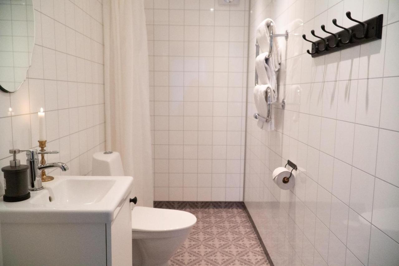 Anfasteroed Gardsvik - Badstugor Med Loft Ljungskile Εξωτερικό φωτογραφία